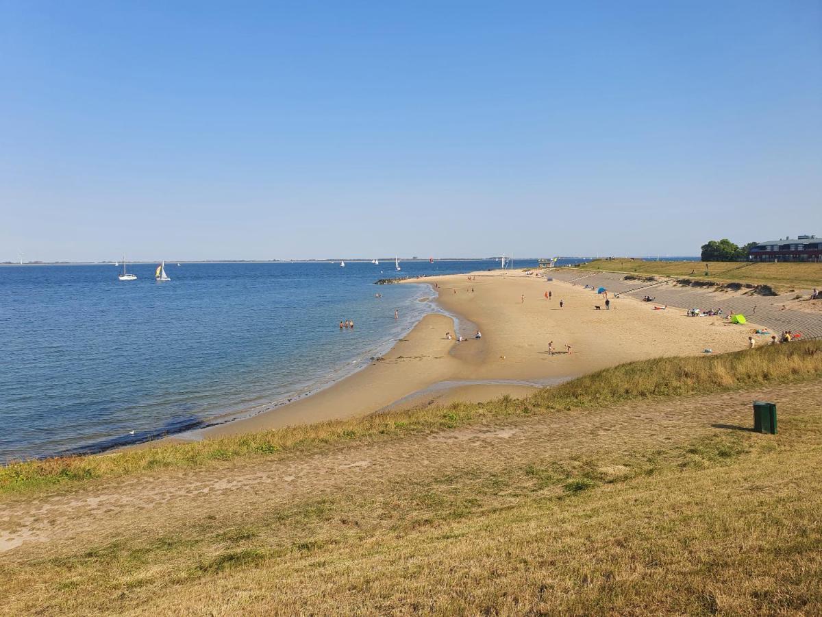 Vakantiehuis Op Villapark Oesterbaai Aan Zee , Met Speeltuin Grenzend Aan De Tuin Wemeldinge Kültér fotó