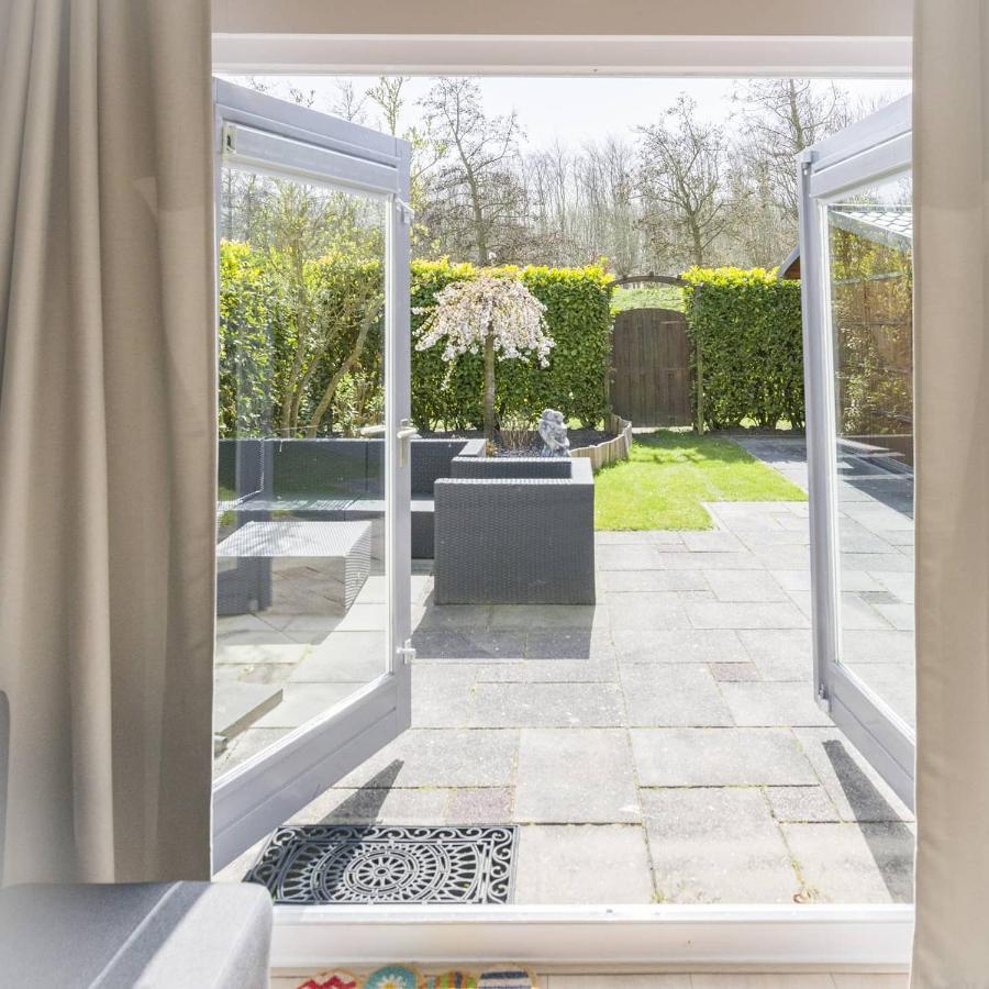 Vakantiehuis Op Villapark Oesterbaai Aan Zee , Met Speeltuin Grenzend Aan De Tuin Wemeldinge Kültér fotó