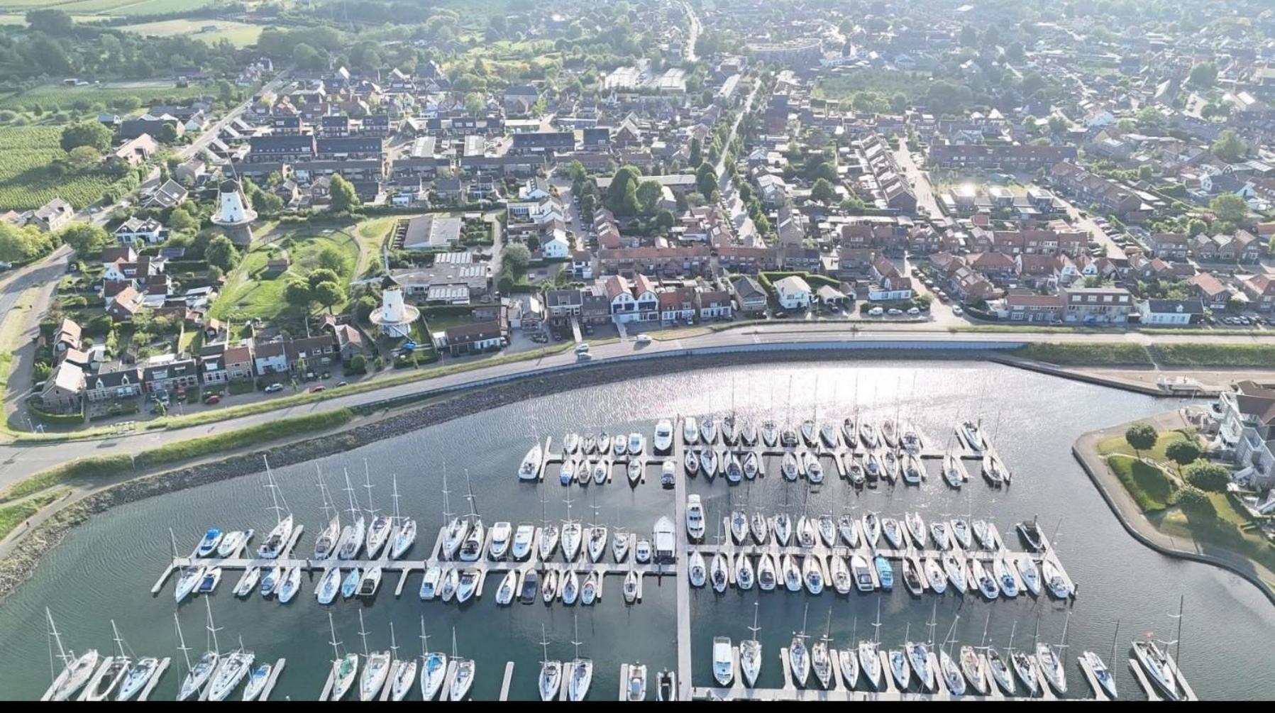 Vakantiehuis Op Villapark Oesterbaai Aan Zee , Met Speeltuin Grenzend Aan De Tuin Wemeldinge Kültér fotó